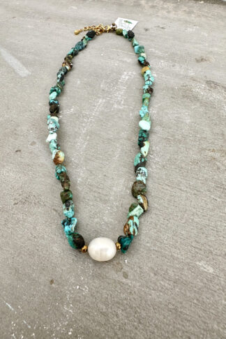 Turquoise necklace with pearl