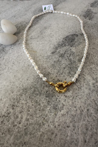 Pearl necklace with front clip