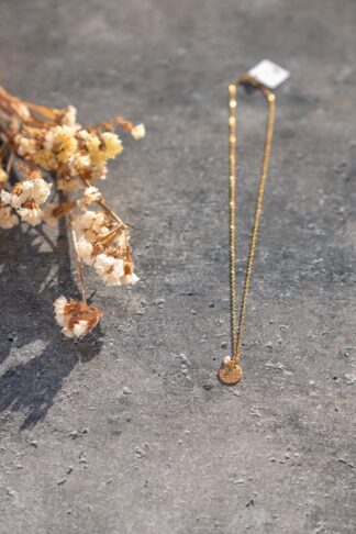 Simple gold necklace